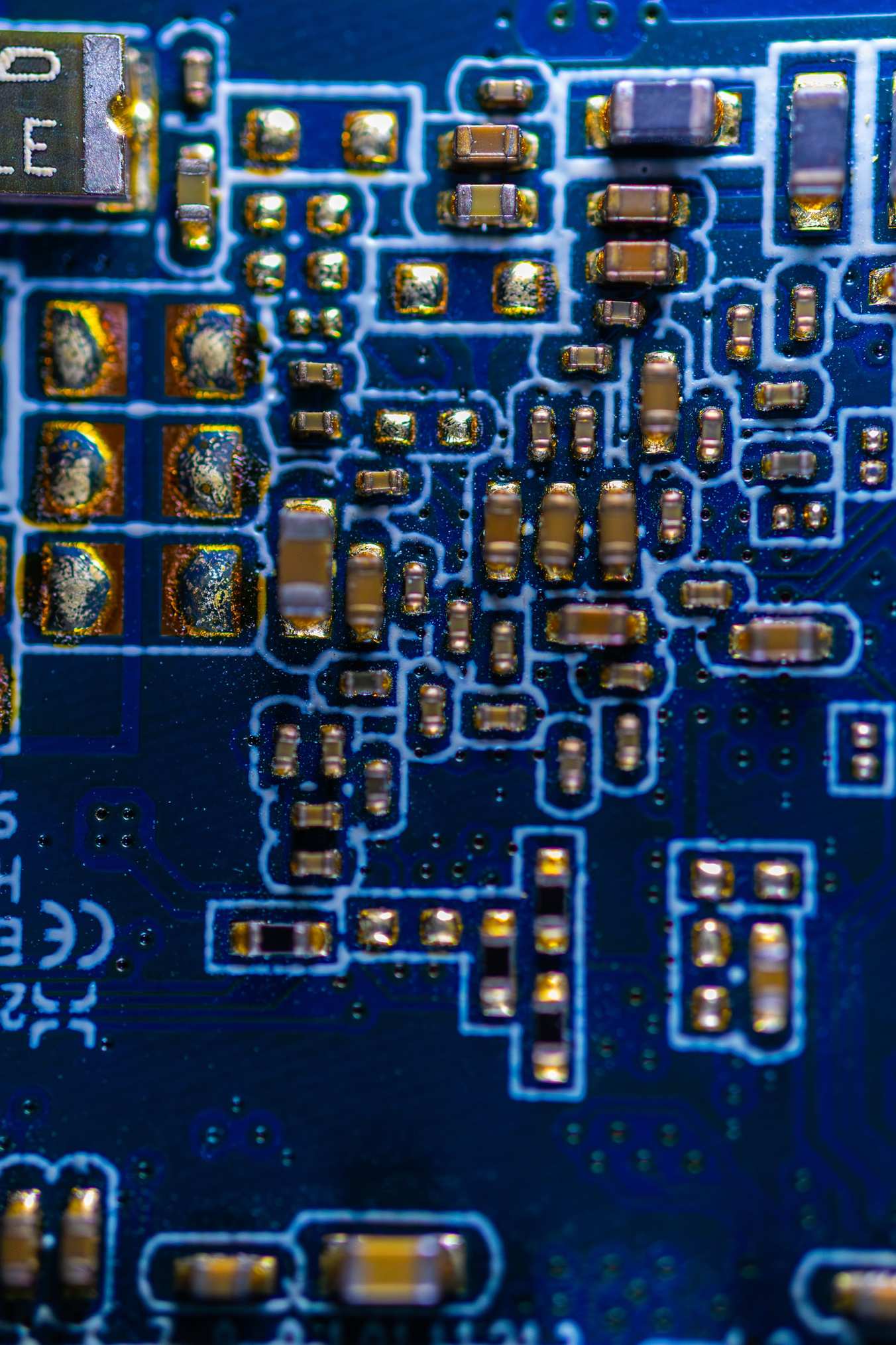 แผงวงจรอิเล็กทรอนิกส์และชิปควบคุม circuit board electronic components